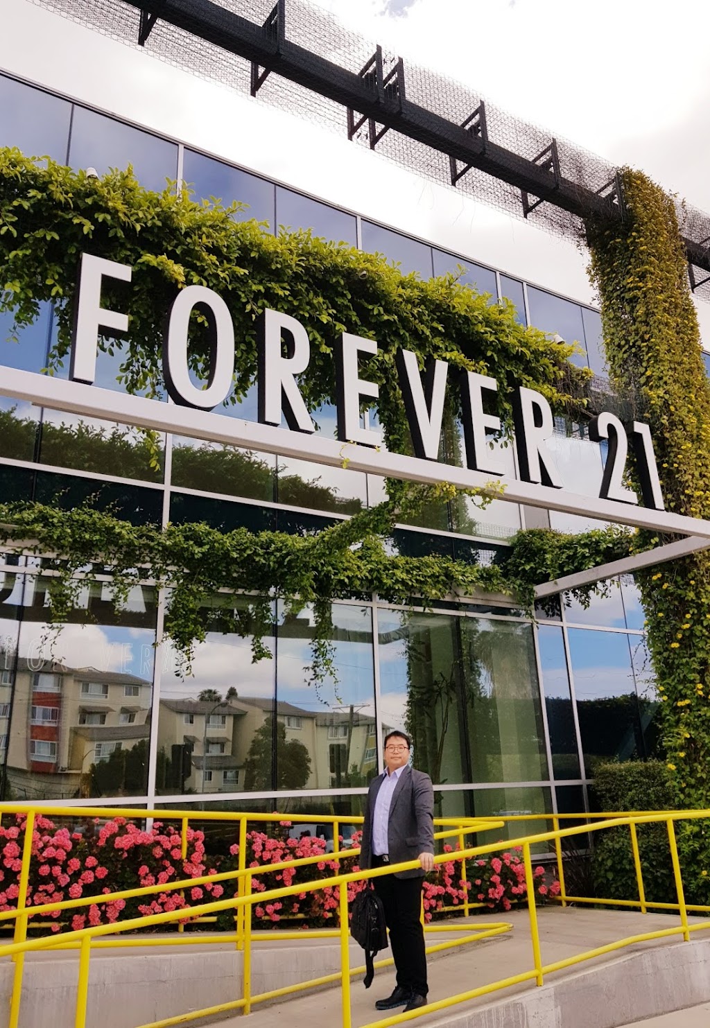 Forever 21 Headquarters | 3880 N Mission Rd, Los Angeles, CA 90031, USA | Phone: (888) 494-3837
