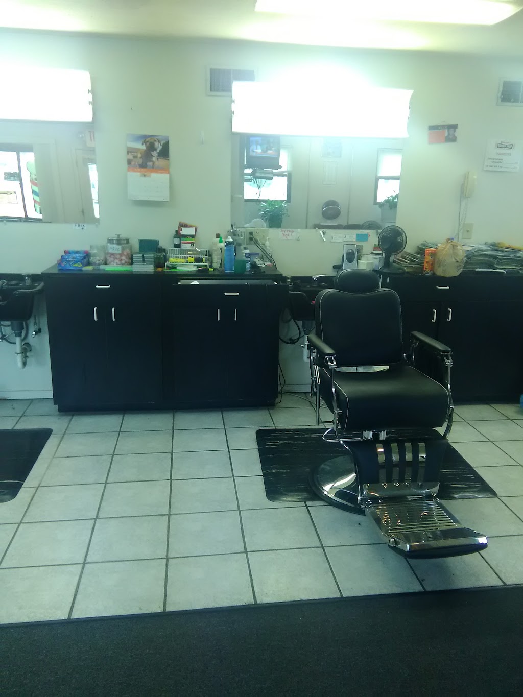 Varnas Barber Shop | 9579 Pippin Rd, Cincinnati, OH 45231, USA | Phone: (513) 674-0909