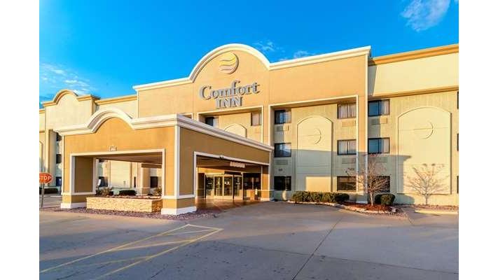 Comfort Inn Festus-St. Louis South | 1303 Veterans Blvd, Festus, MO 63028, USA | Phone: (636) 331-7226