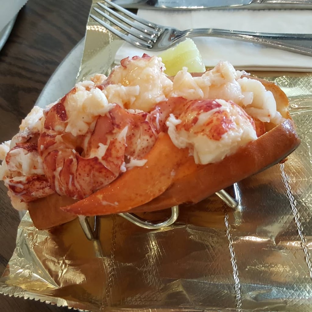The Rex Burger & Lobster | 524 Jericho Turnpike, Mineola, NY 11501, USA | Phone: (516) 739-2747