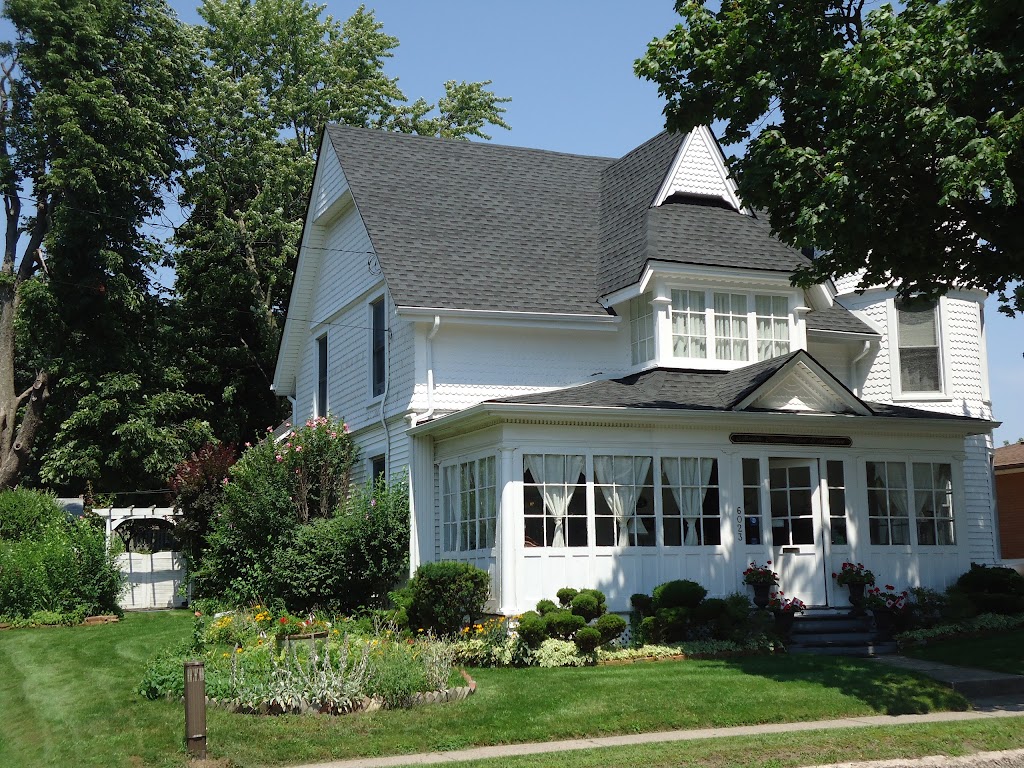 Absolute Elegance Bed & Breakfast | 6023 Culp St, Niagara Falls, ON L2G 2B6, Canada | Phone: (289) 296-9473