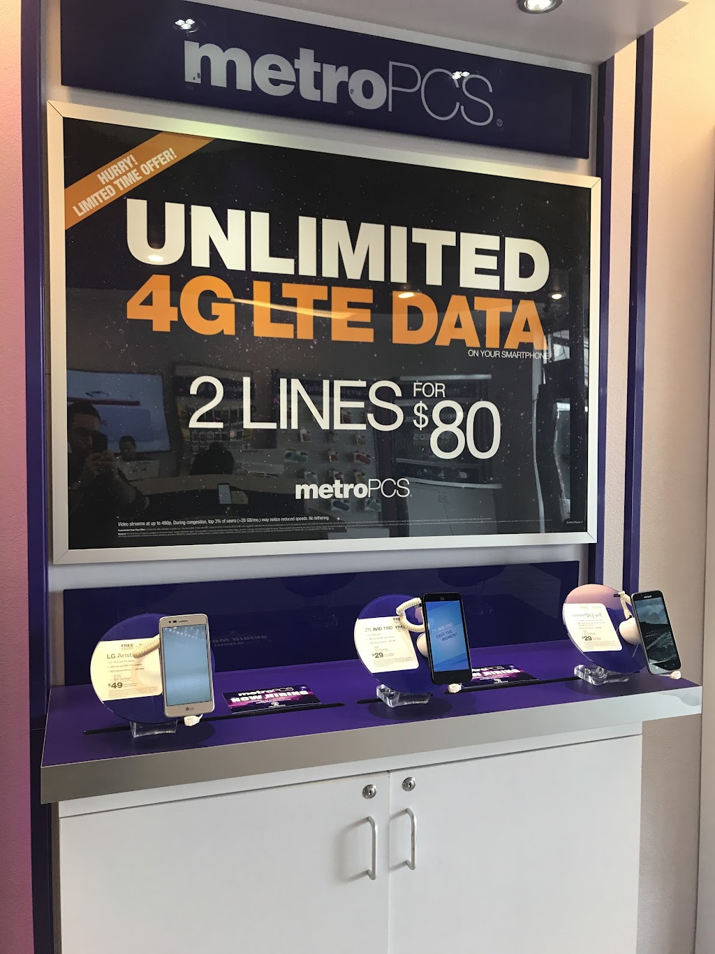 Metro by T-Mobile | 1718 S Orange Blossom Trail, Apopka, FL 32703, USA | Phone: (407) 880-2355