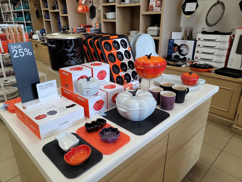 Le Creuset Outlet Store | 48750 Seminole Dr #108, Cabazon, CA 92230, USA | Phone: (951) 849-4007