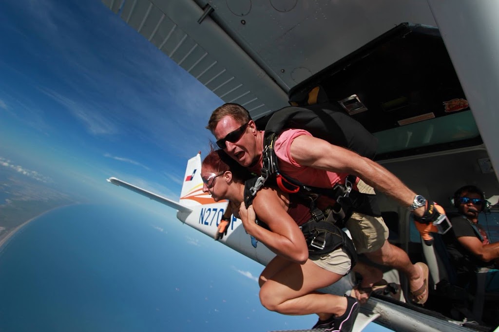 Skydive South Texas/ Mustang Island Skydiving | 139 Piper Blvd, Port Aransas, TX 78373, USA | Phone: (361) 945-5867