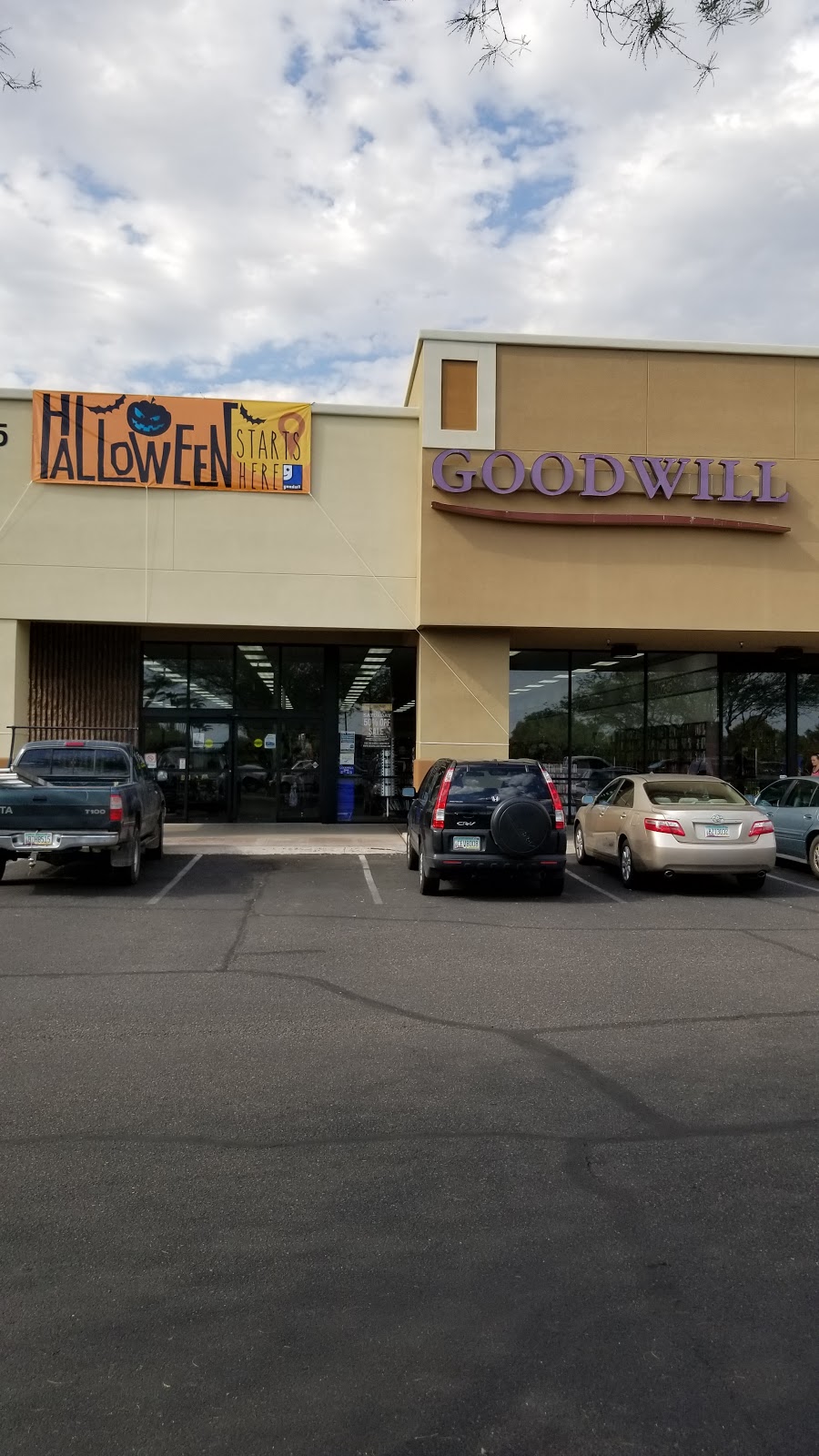 Goodwill Thrift Store and Donation Center | 8963 E Tanque Verde Rd, Tucson, AZ 85749, USA | Phone: (520) 396-1389