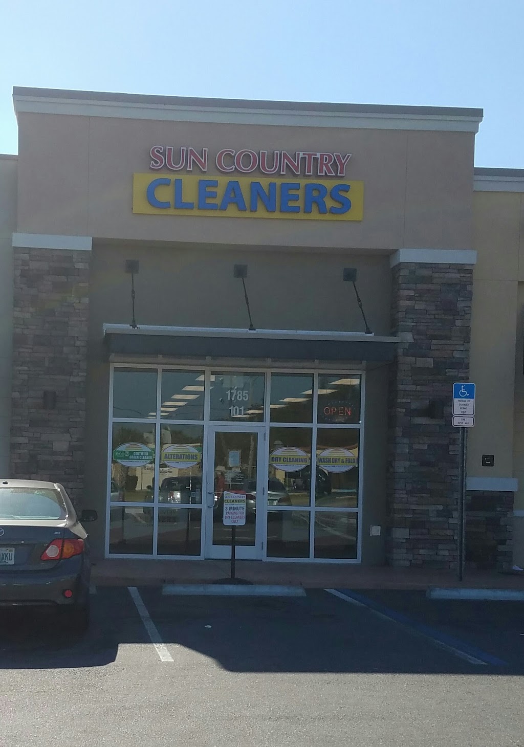 Sun Country Cleaners | 2194 Main St Unit D, Dunedin, FL 34698, USA | Phone: (727) 725-9144