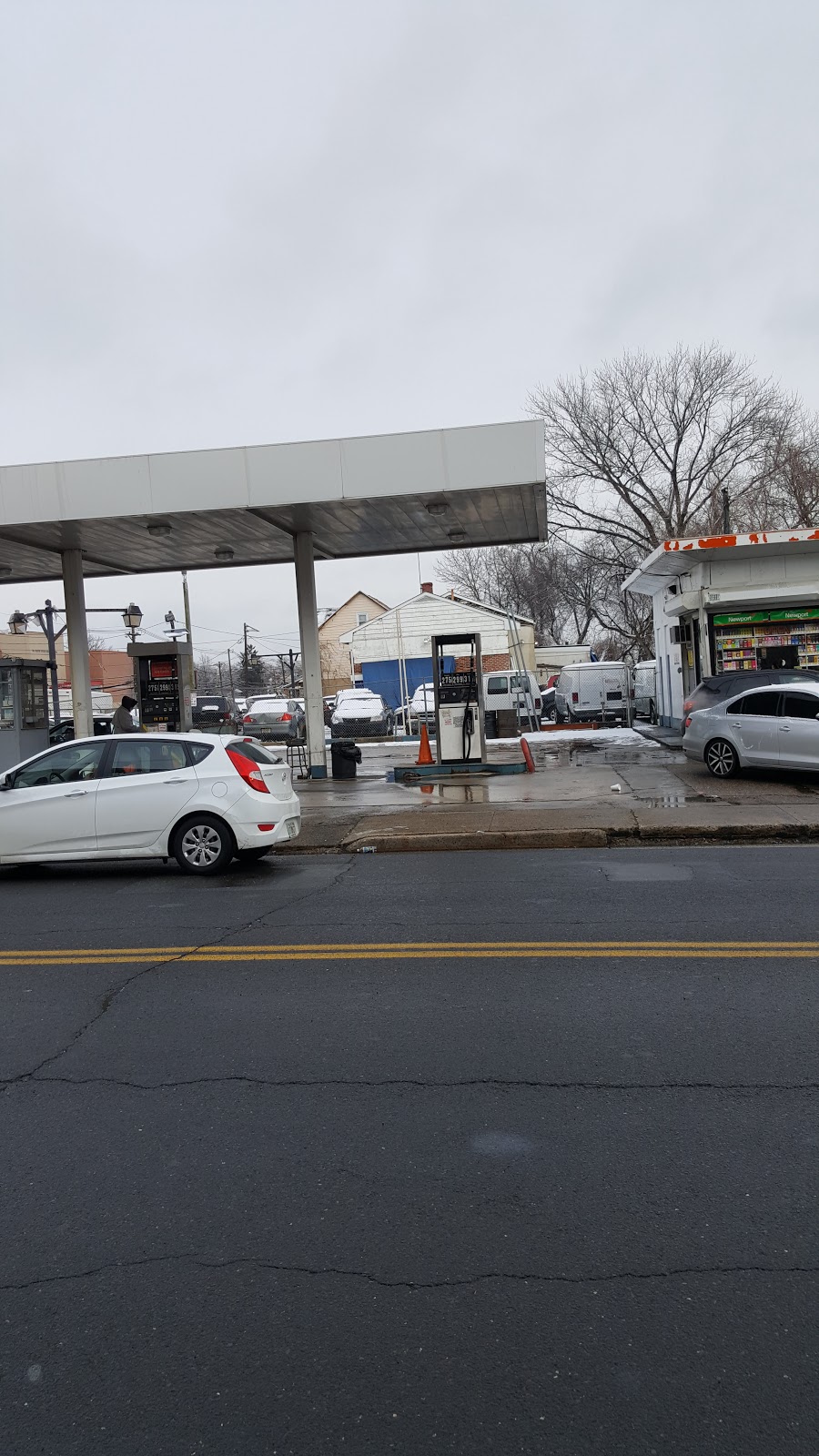 Roadrunner Gas Station | 406 Brunswick Ave, Trenton, NJ 08638, USA | Phone: (609) 989-9044