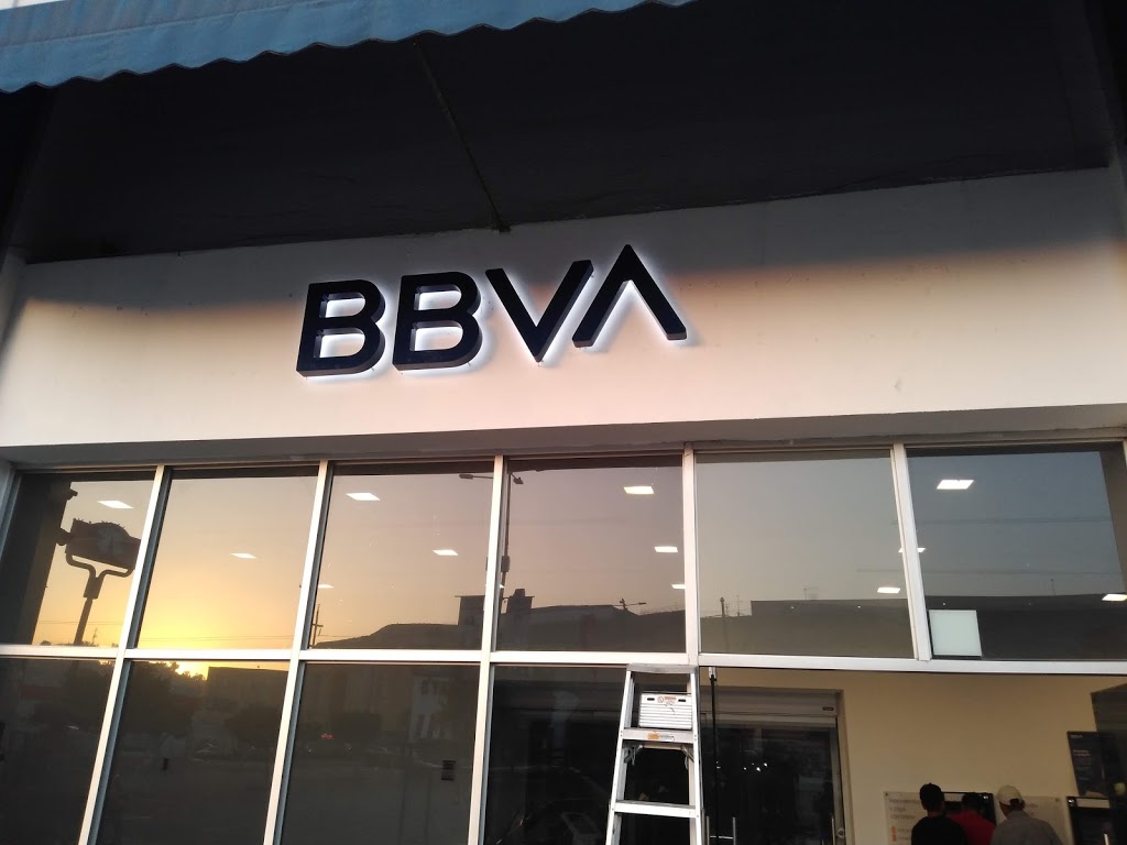 BBVA Tijuana Macro Plaza | Misión de San Luis, Río Tijuana 3a. Etapa, Mariano Matamoros, 22226 Tijuana, B.C., Mexico | Phone: 55 5226 2663