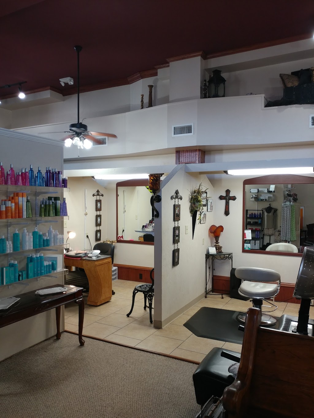 Angelita & Company Salon Spa Boutique | 224 N Main St, Kingfisher, OK 73750, USA | Phone: (405) 375-3277