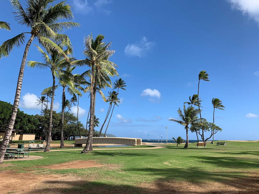 Waiʻalae Beach Park | 4925 Kahala Ave, Honolulu, HI 96816, USA | Phone: (808) 768-3003