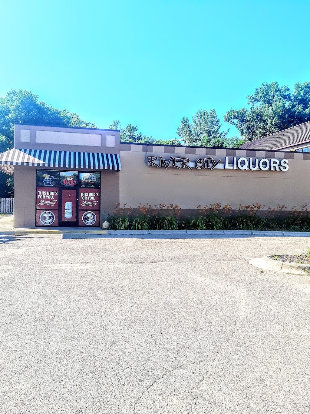 River City Liquors | 2890 Chaska Blvd, Chaska, MN 55318, USA | Phone: (952) 448-7570