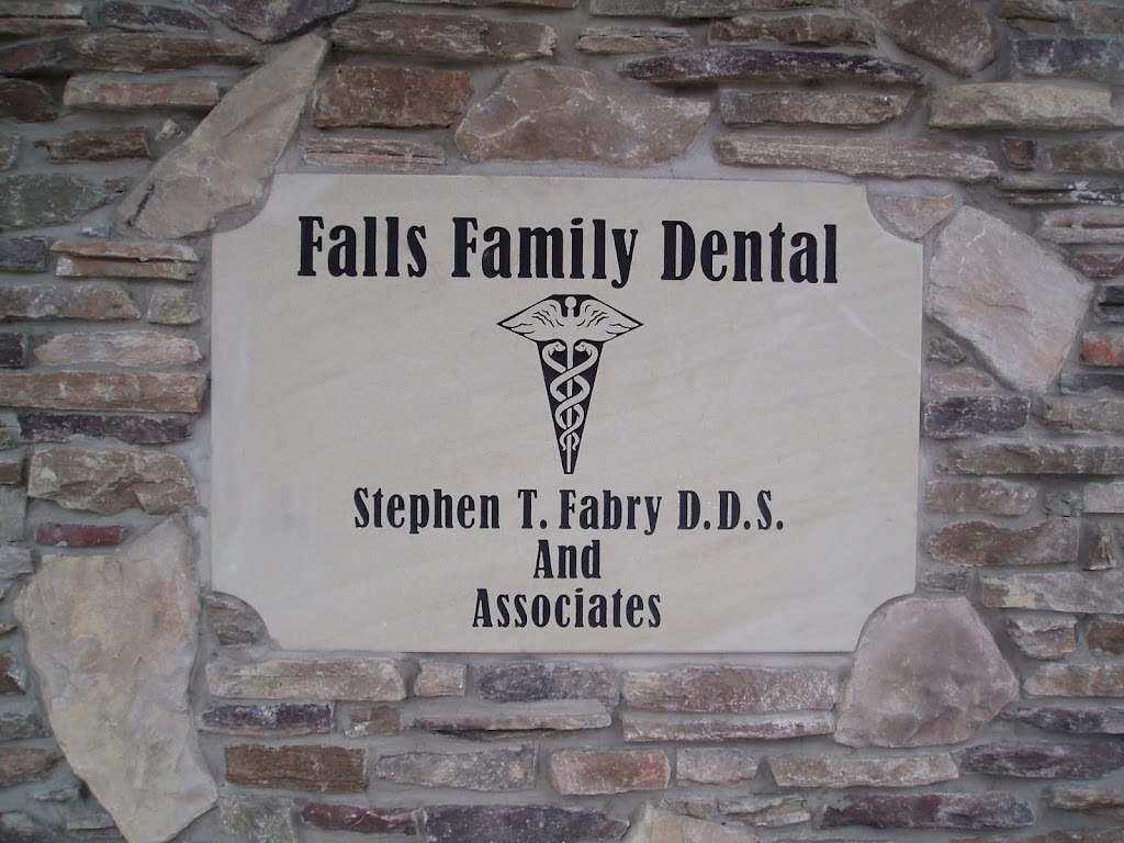 Falls Family Dental/Stephen T.Fabry DDS | 465 E Bath Rd, Cuyahoga Falls, OH 44223, USA | Phone: (330) 929-5496