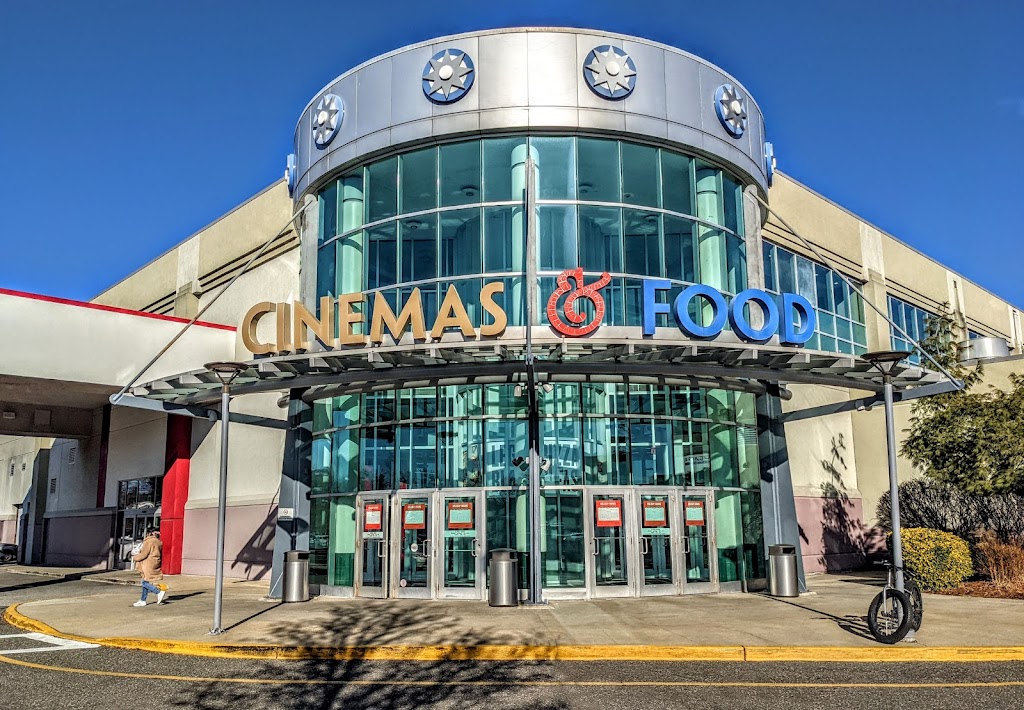 Showcase Cinema de Lux Broadway | 955 S Broadway, Hicksville, NY 11801, USA | Phone: (800) 315-4000