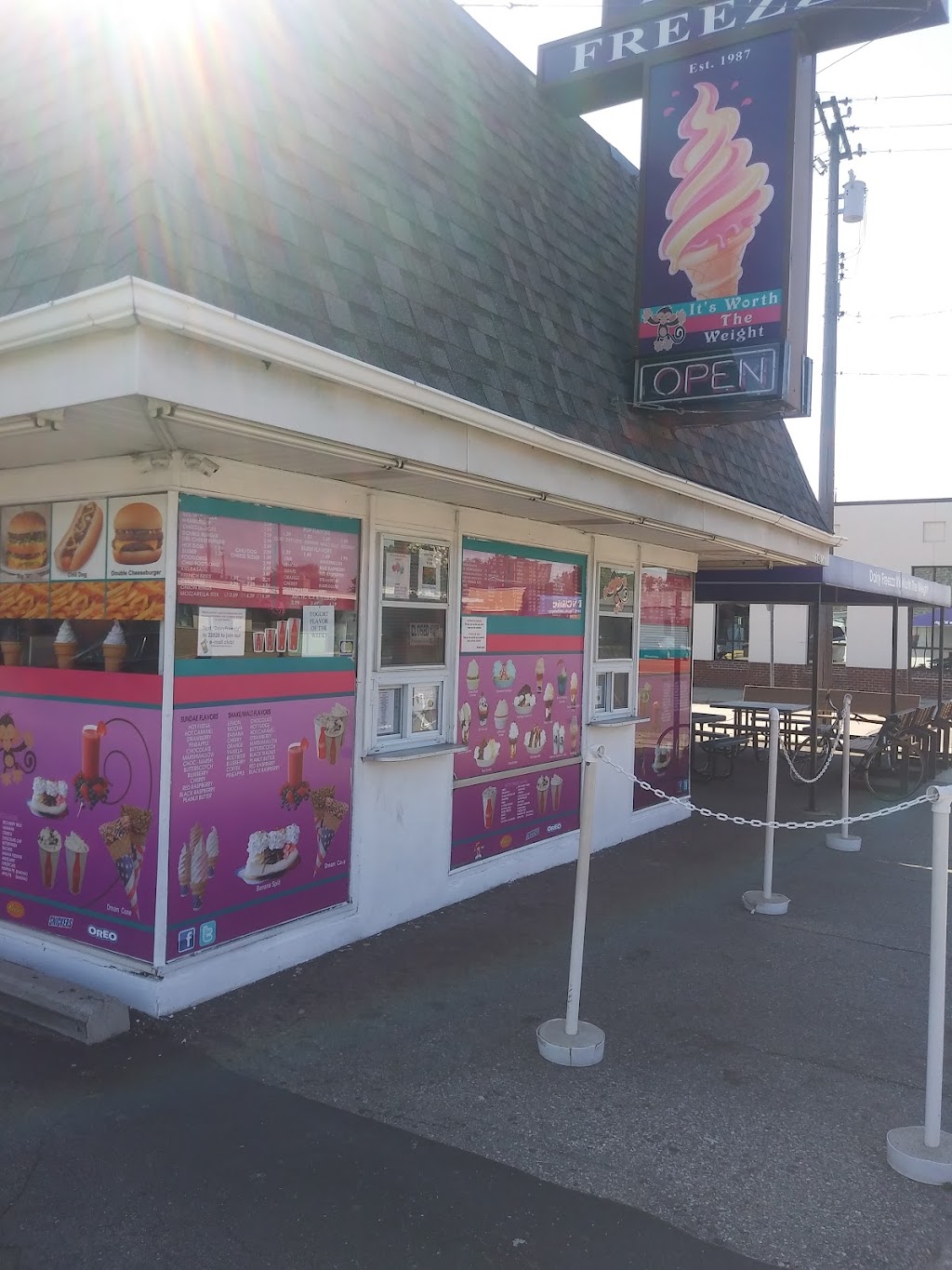 Honee-Bee Donuts | 24565 Van Dyke Ave, Center Line, MI 48015, USA | Phone: (586) 754-2730