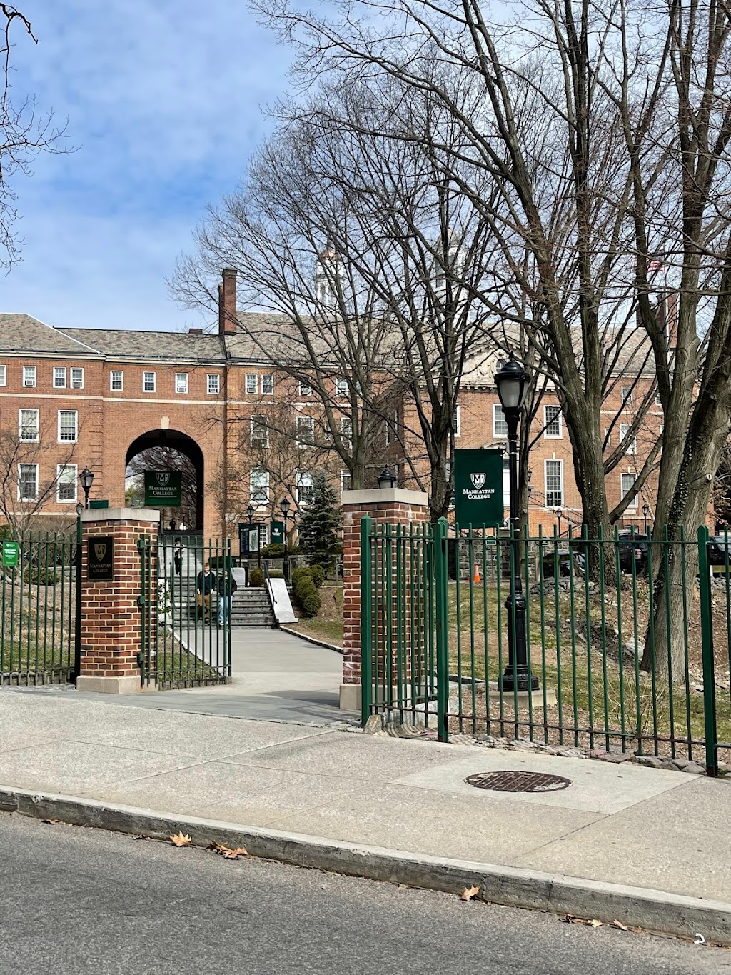 Manhattan College Broadway Parking Garage | 4513 Manhattan College Pkwy, Bronx, NY 10471, USA | Phone: (718) 862-8000