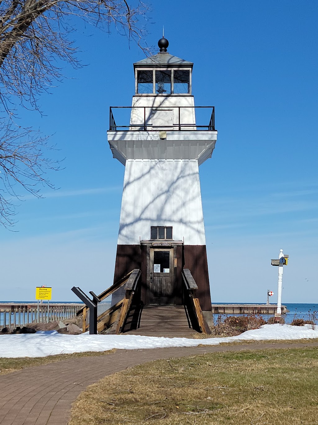 Oak Orchard Lighthouse | 14357 Ontario St, Kent, NY 14477, USA | Phone: (585) 682-4383