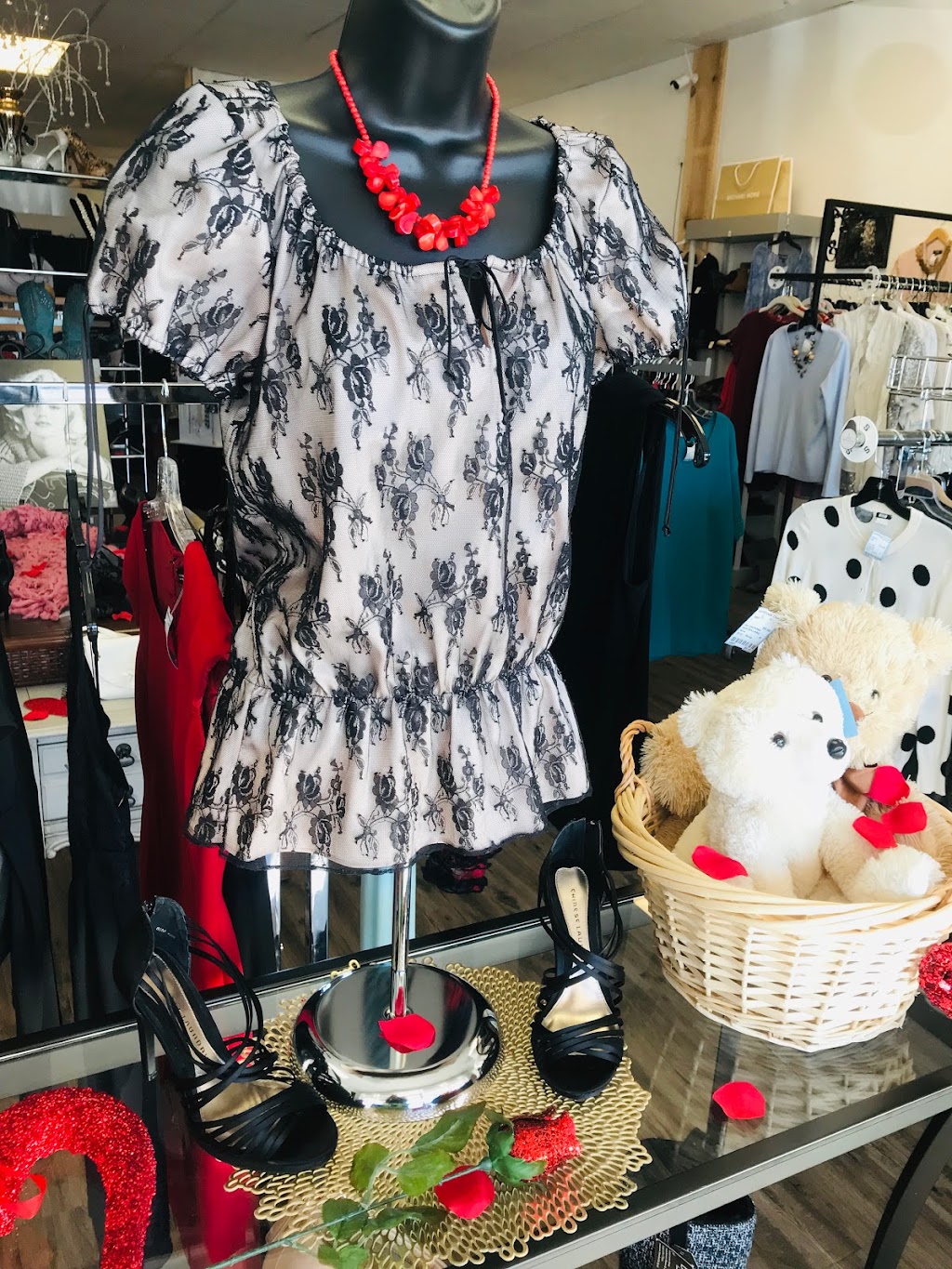 Girlfriends Closet | 60 N Harrison Rd, Tucson, AZ 85748, USA | Phone: (520) 207-5518