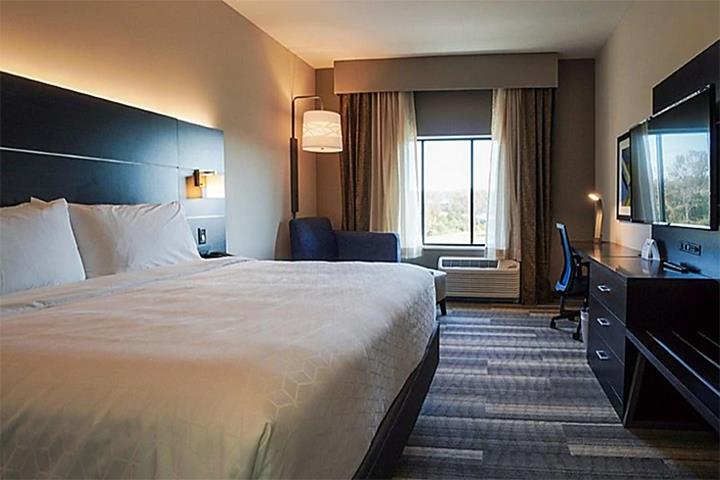 Holiday Inn Express & Suites, Franklin Berry Farms | 7100 Berry Farms Crossing, Franklin, TN 37064, USA | Phone: (615) 499-5292