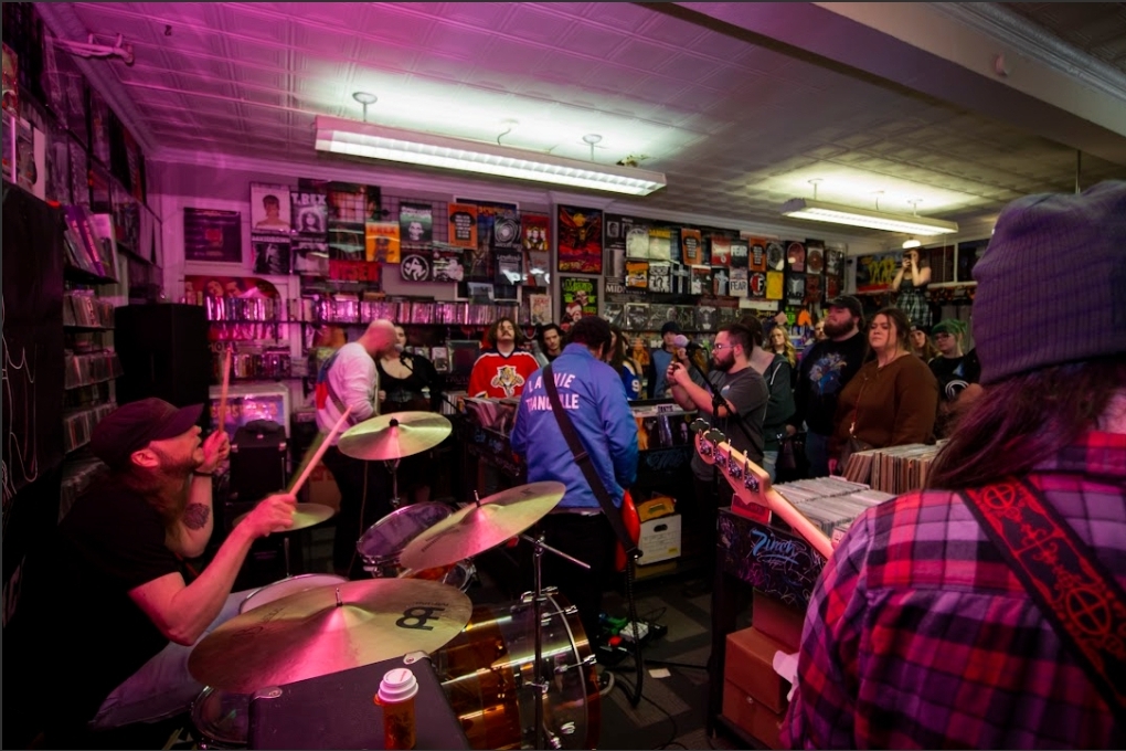 The Record Space | 8716 Gravois Rd, St. Louis, MO 63123, USA | Phone: (314) 437-2727