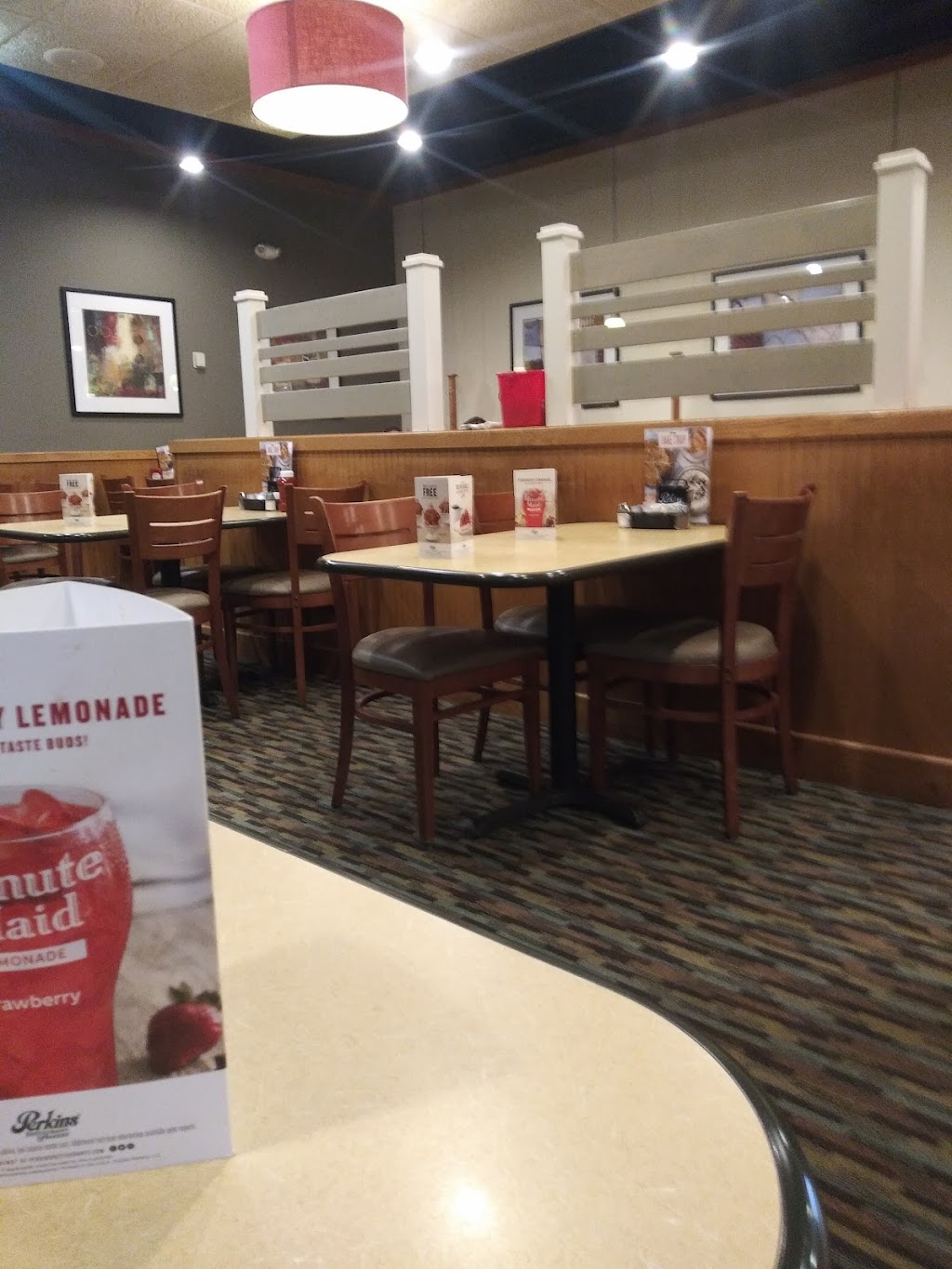 Perkins Restaurant & Bakery | 184 Pioneer Trail, Chaska, MN 55318, USA | Phone: (612) 474-3443