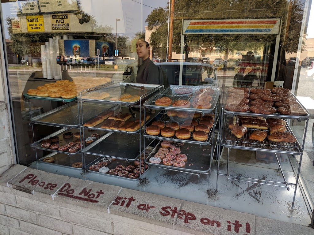 Scottys Donuts | 125 W Walnut Ave, Visalia, CA 93277, USA | Phone: (559) 625-5163