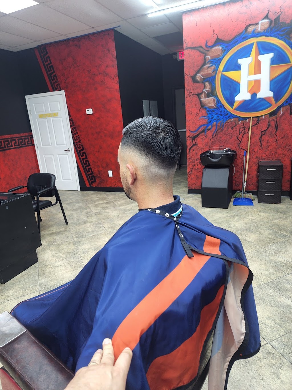 Friends barber shop | 4910 N Main St A, Baytown, TX 77521, USA | Phone: (240) 886-6459