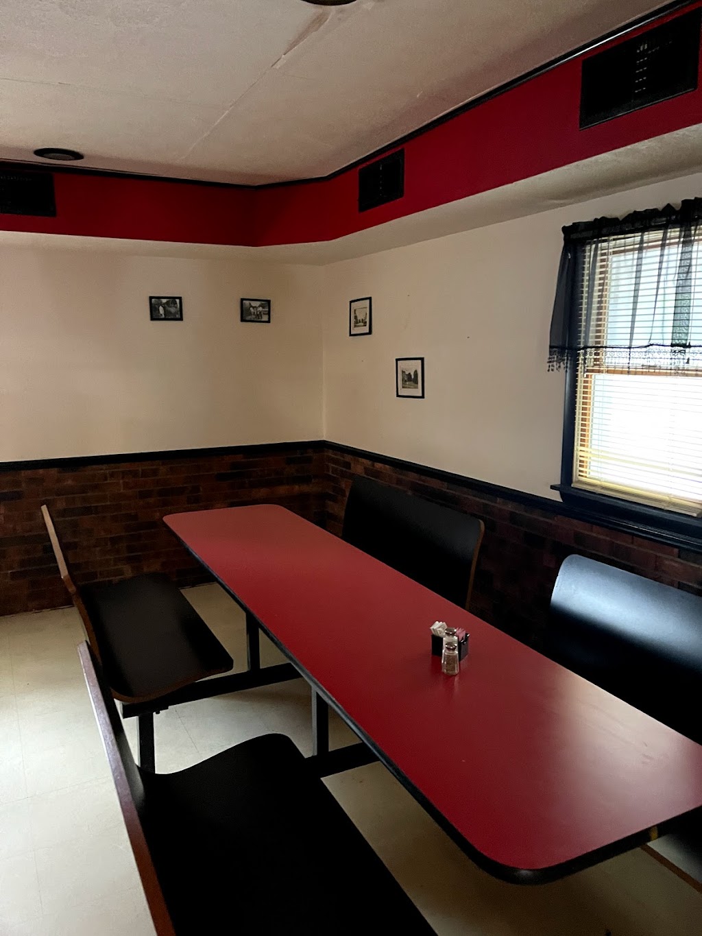 Pizza King | 806 N Jefferson St, Silver Lake, IN 46982, USA | Phone: (260) 352-0352