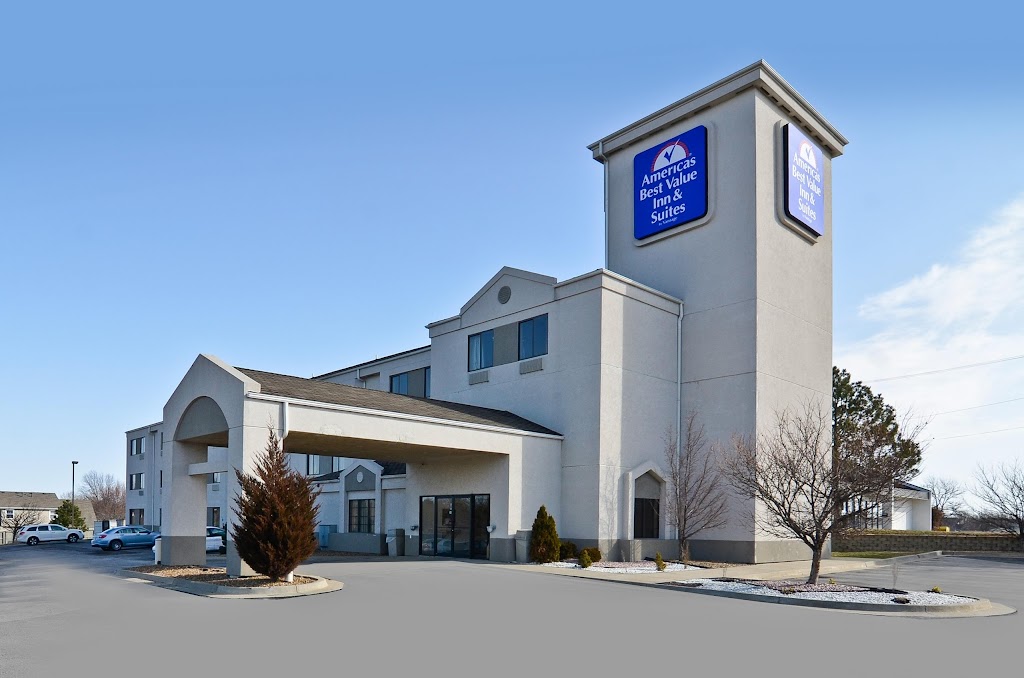 Quality Inn - Lees Summit, Kansas City | 1020 SE Blue Pkwy, Lees Summit, MO 64063 | Phone: (816) 554-7600