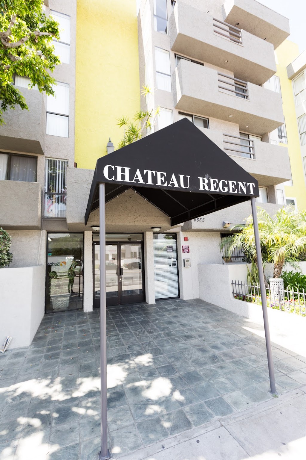 Chateau Regent Apartments | 6835 Laurel Canyon Blvd, North Hollywood, CA 91605, USA | Phone: (818) 982-8181