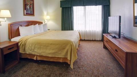 Quality Inn & Suites Airport | 2751 TX-71 East, Del Valle, TX 78617, USA | Phone: (512) 385-1000