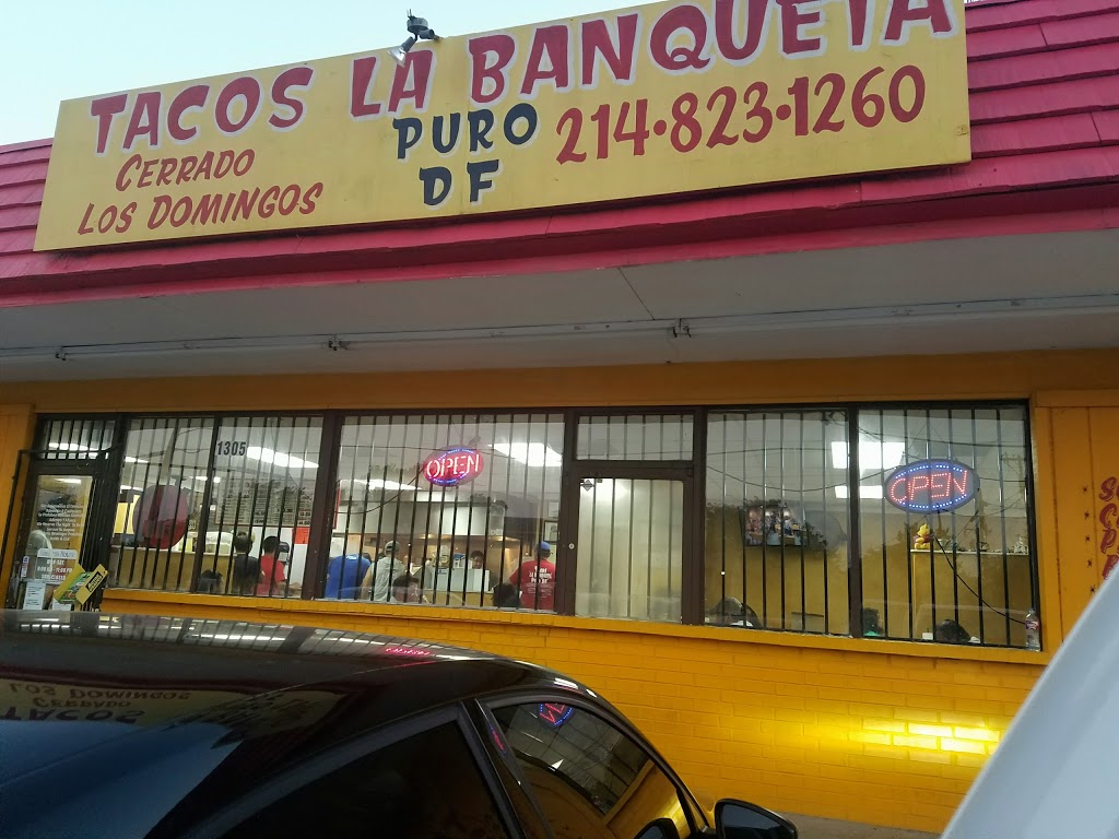 Tacos La Banqueta Puro DF | 1305 N Carroll Ave, Dallas, TX 75204 | Phone: (214) 823-1260