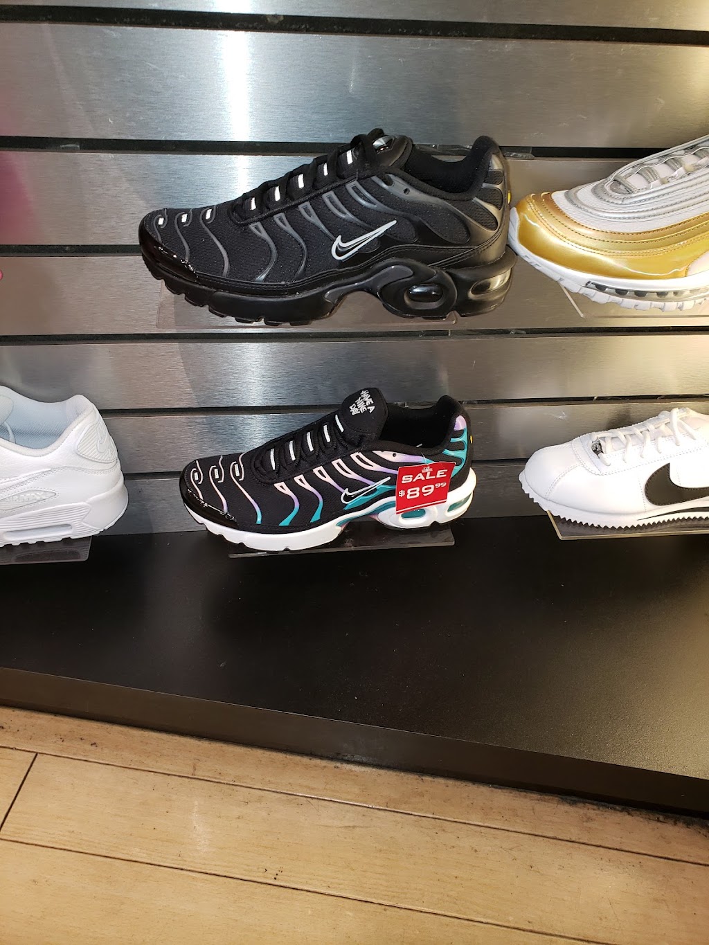 Foot Locker | 17209 NW 27th Ave, Opa-locka, FL 33056, USA | Phone: (305) 430-0059