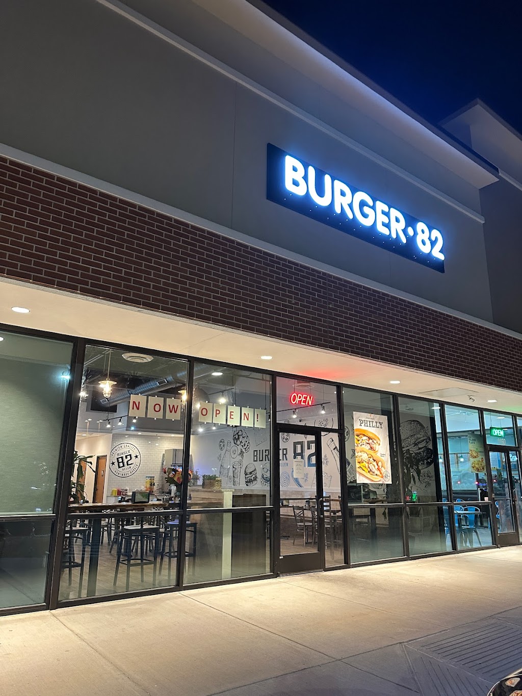 Burger 82 | 880 W Exchange Pkwy #1150, Allen, TX 75013, USA | Phone: (469) 656-1899