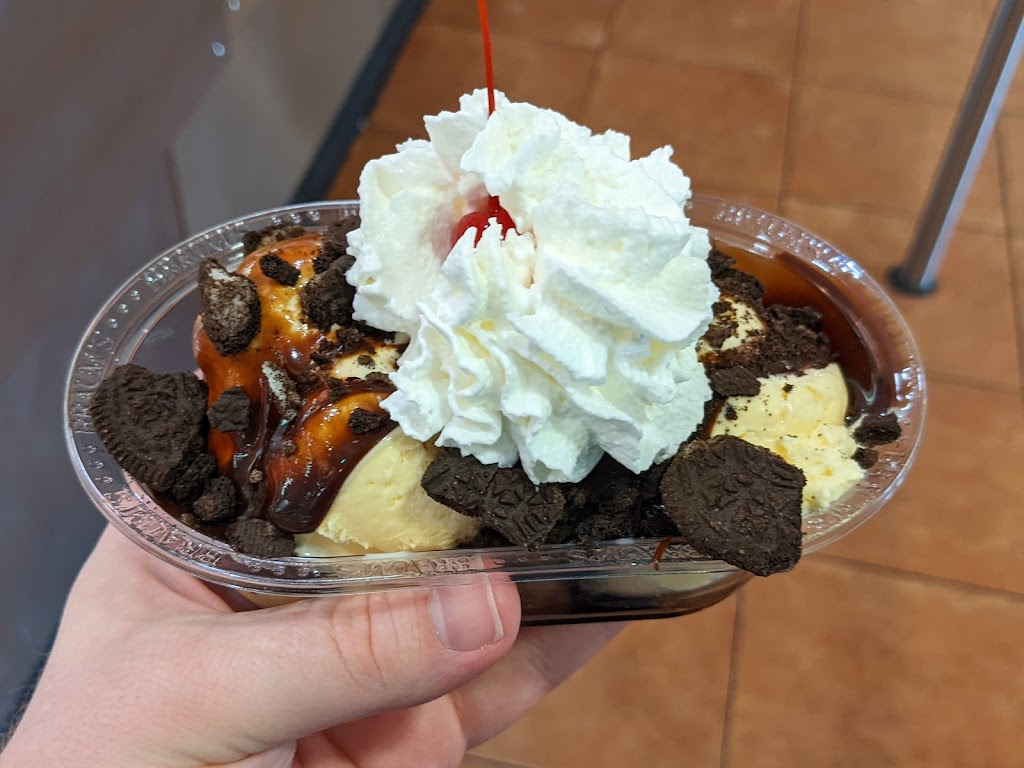 Braums Ice Cream & Dairy Store | 1209 E 1st St, Newton, KS 67114, USA | Phone: (316) 283-7509