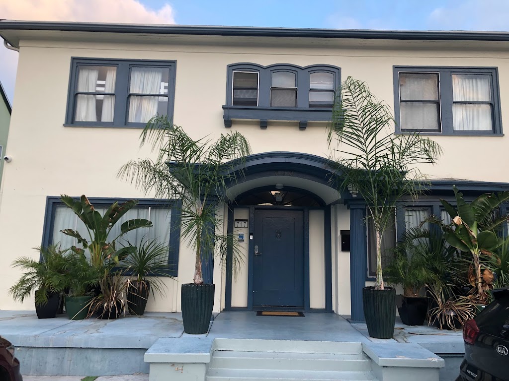 The Crenshaw Wilshire Hostel 717 Crenshaw Blvd, Los Angeles, CA 90005