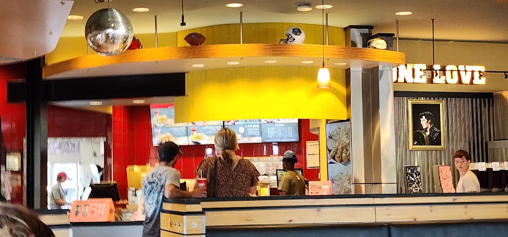 Raising Canes Chicken Fingers | 5455 Dressler Rd NW, North Canton, OH 44720, USA | Phone: (330) 437-1150