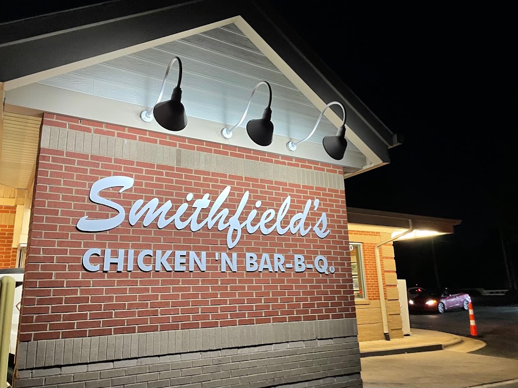 Smithfields Chicken N Bar-B-Q | 100 Exchange St, Henderson, NC 27536, USA | Phone: (252) 492-3655