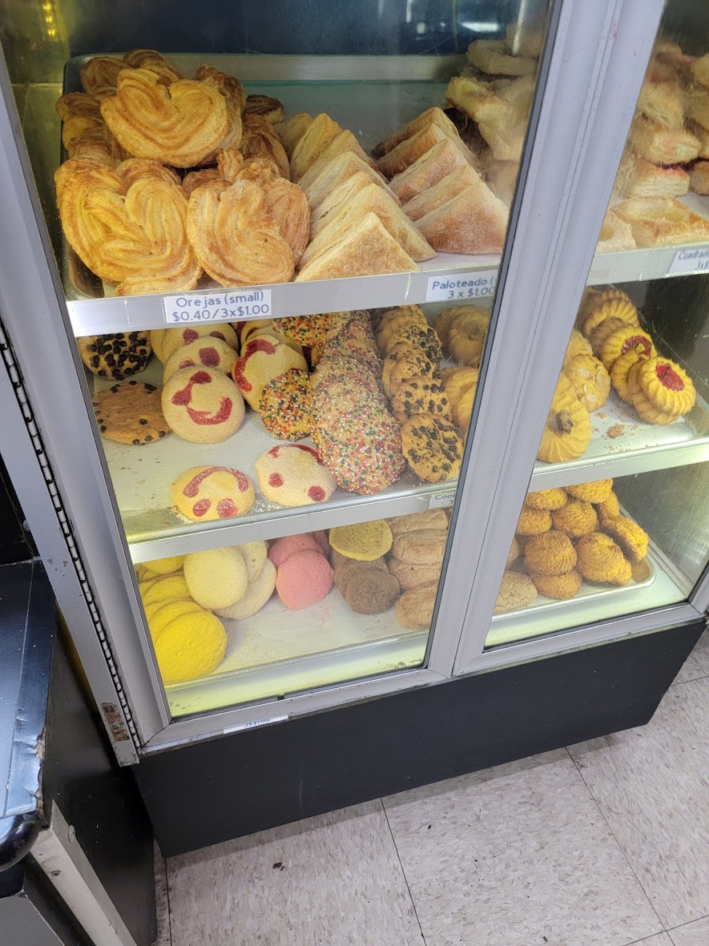 Los Angelitos Bakery | 2881 E Florence Ave, Huntington Park, CA 90255, USA | Phone: (323) 587-2253