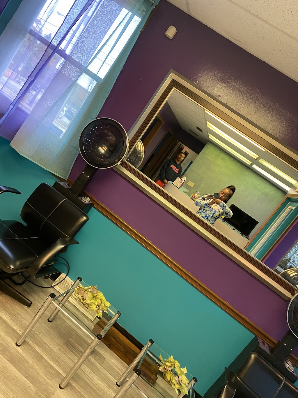 Pressin Hair Studios | 482 E Glenwood Ave, Akron, OH 44310, USA | Phone: (234) 678-3767