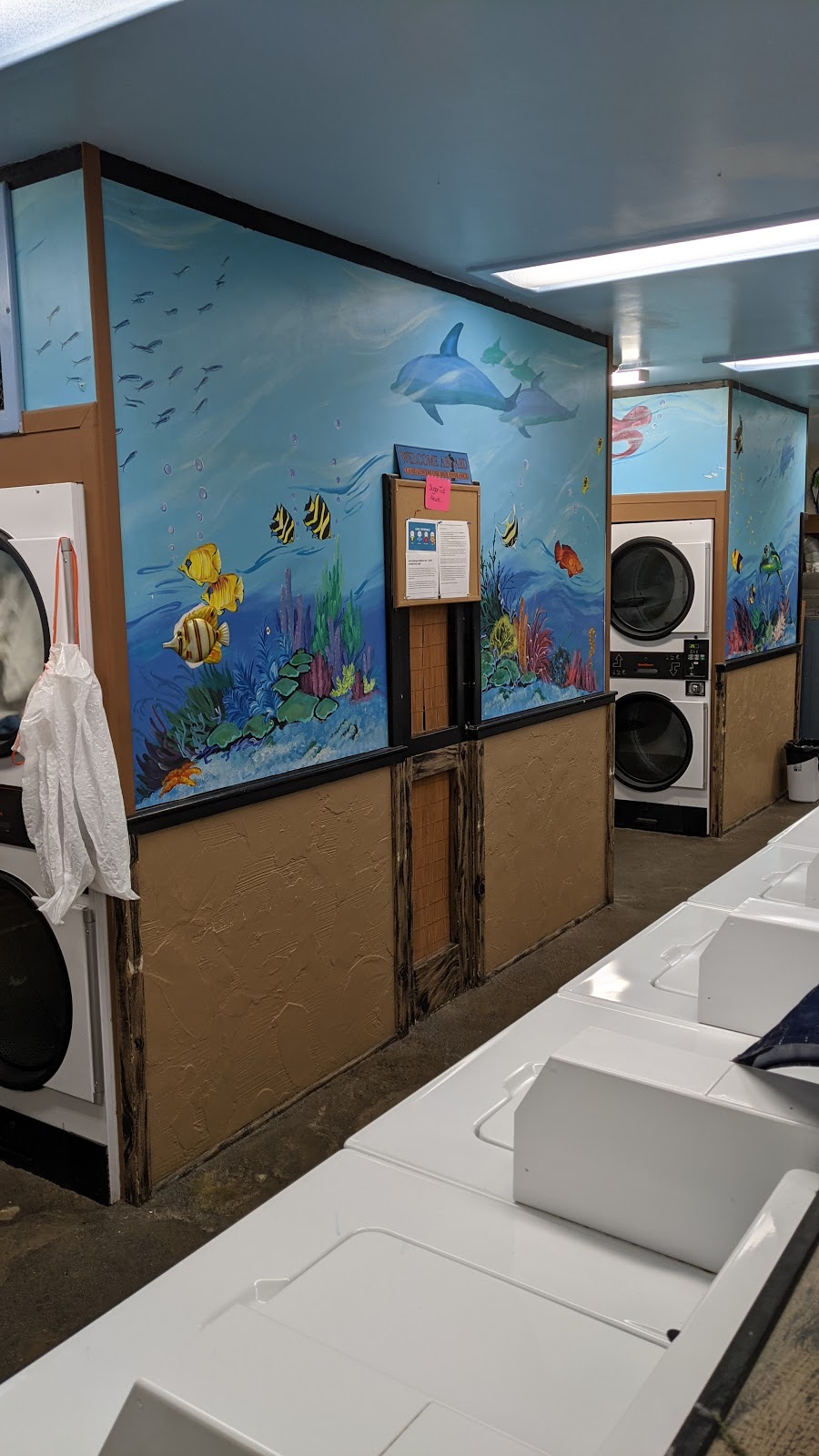 Sugar Tub Laundromat | 152 Maple Ln, Sugarloaf, CA 92386, USA | Phone: (909) 631-0659