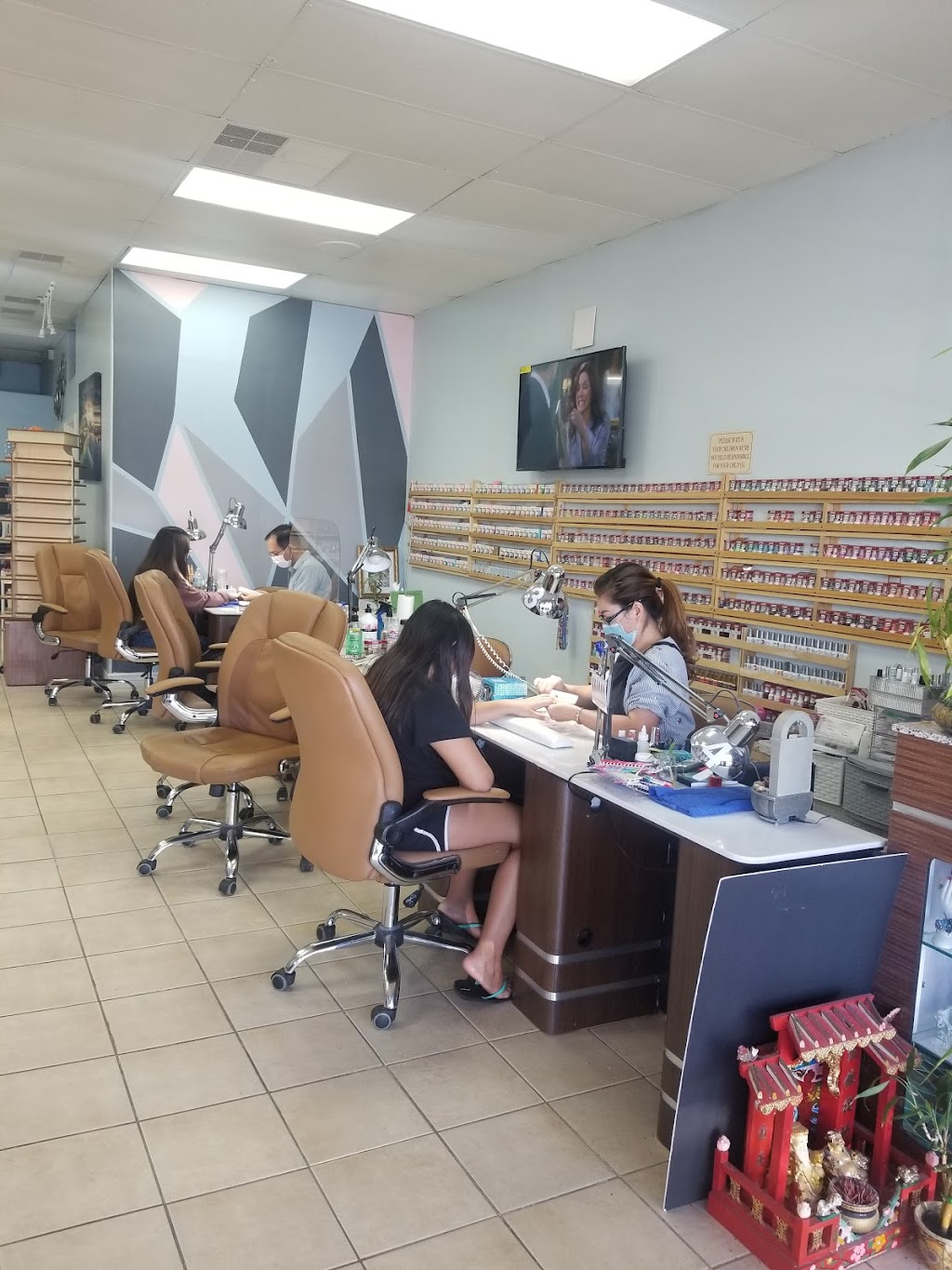 Le O Nails | 8225 W Indian School Rd #102, Phoenix, AZ 85033, USA | Phone: (623) 846-4131