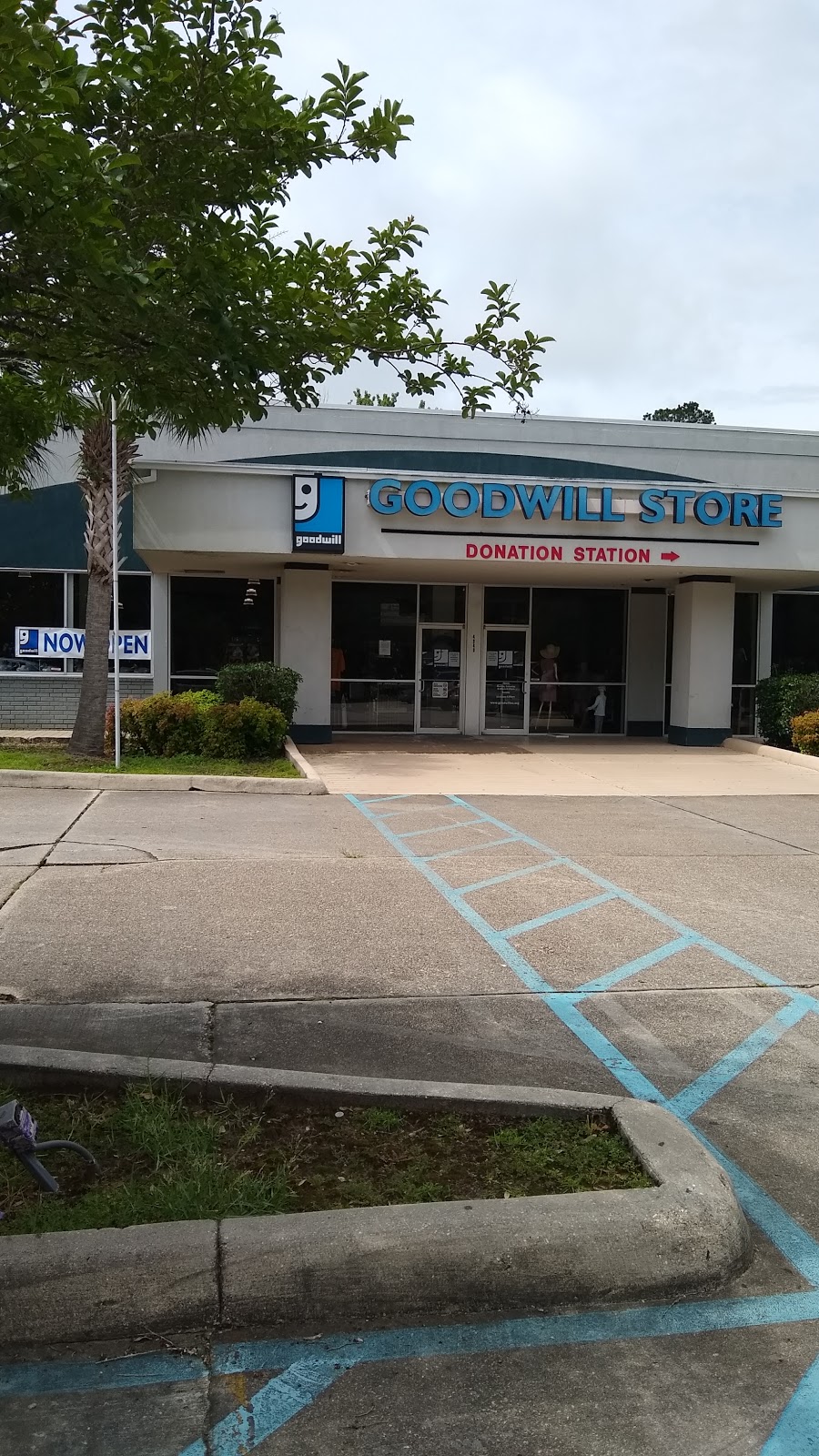 Goodwill Industries of Southeastern Louisiana | 4940 LA-22, Mandeville, LA 70471, USA | Phone: (985) 845-1465