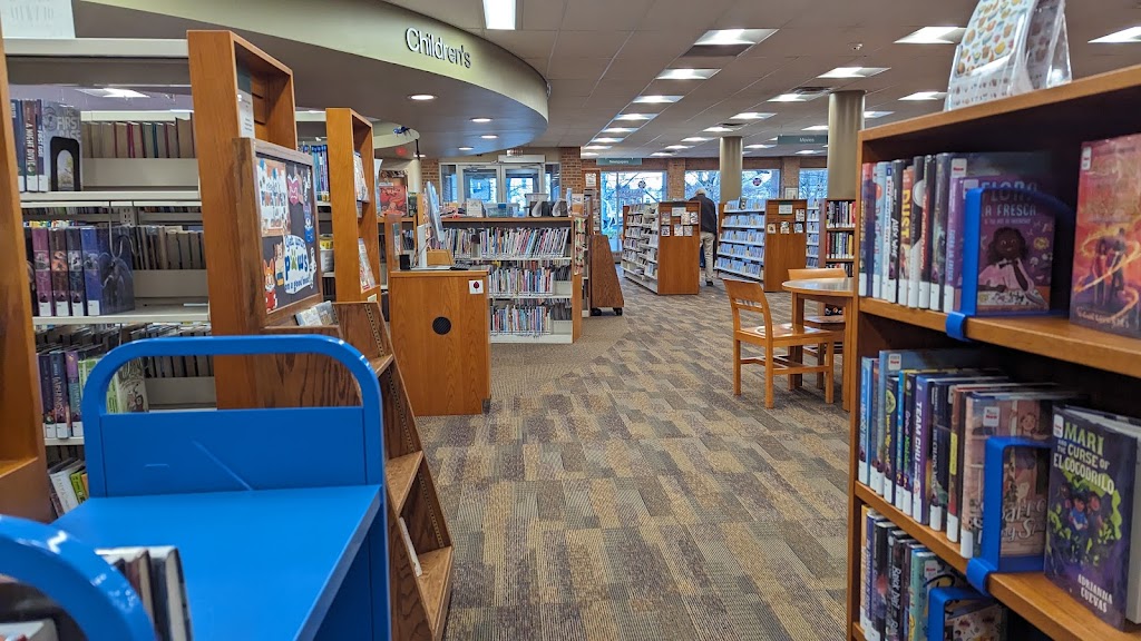 Geauga County Public Library - Chardon Branch | 110 E Park St, Chardon, OH 44024, USA | Phone: (440) 285-7601