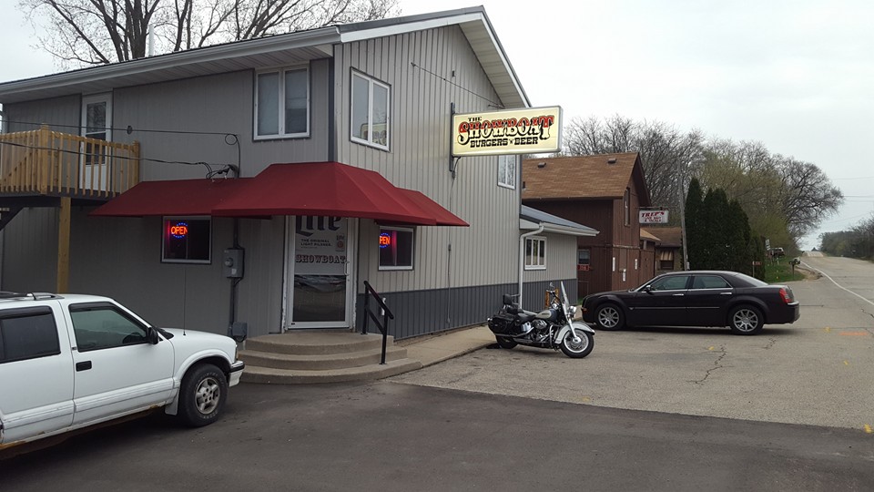 Showboat Burgers and Beer | 3516 Co Hwy M, Edgerton, WI 53534, USA | Phone: (608) 501-4545