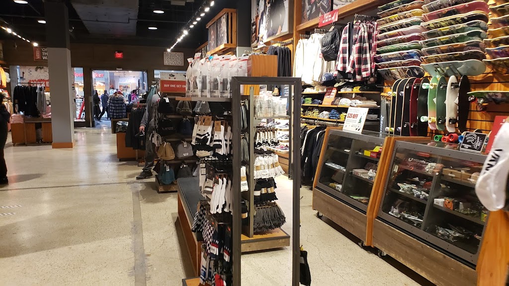 Vans | G315A, Woodfield Shopping Center, Schaumburg, IL 60173, USA | Phone: (847) 995-8642