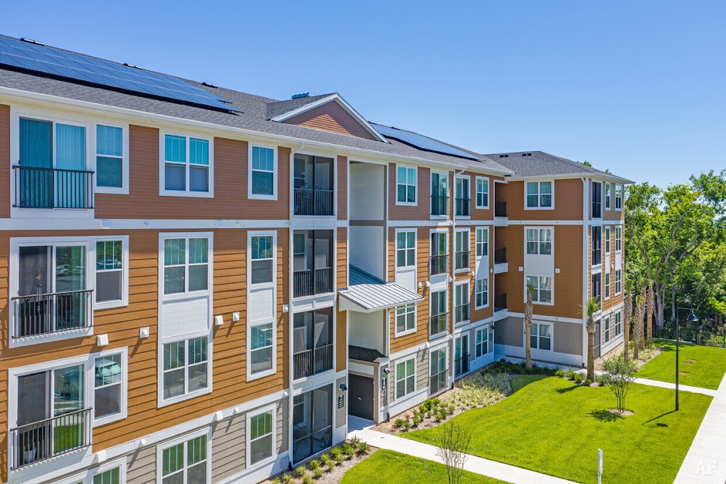 Vue on Lake Monroe | 800 Marbella Ln, Sanford, FL 32771, USA | Phone: (321) 249-2436