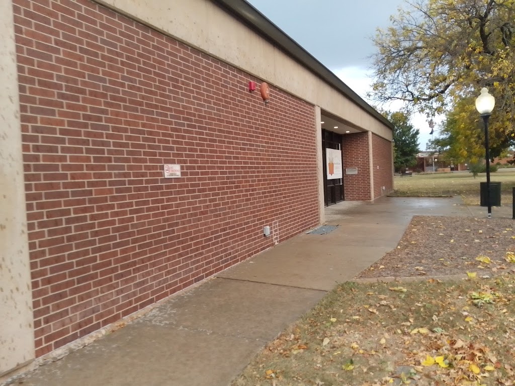 Newton Public Library | 720 Oak St, Newton, KS 67114, USA | Phone: (316) 283-2890