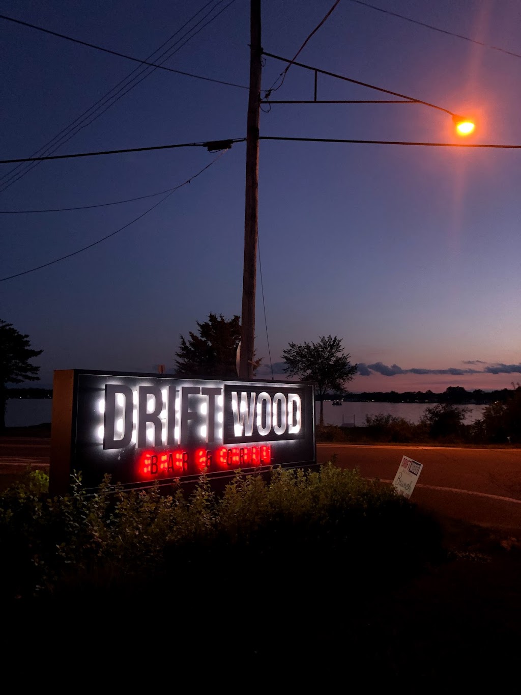 Driftwood Bar & Grille | 1103 E Lake Dr Rd, Novi, MI 48377, USA | Phone: (248) 668-9005