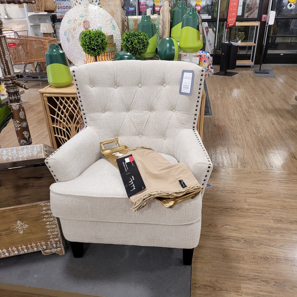 Marshalls & HomeGoods | N Service Rd 5222 & 5218, St Peters, MO 63376, USA | Phone: (636) 278-1370