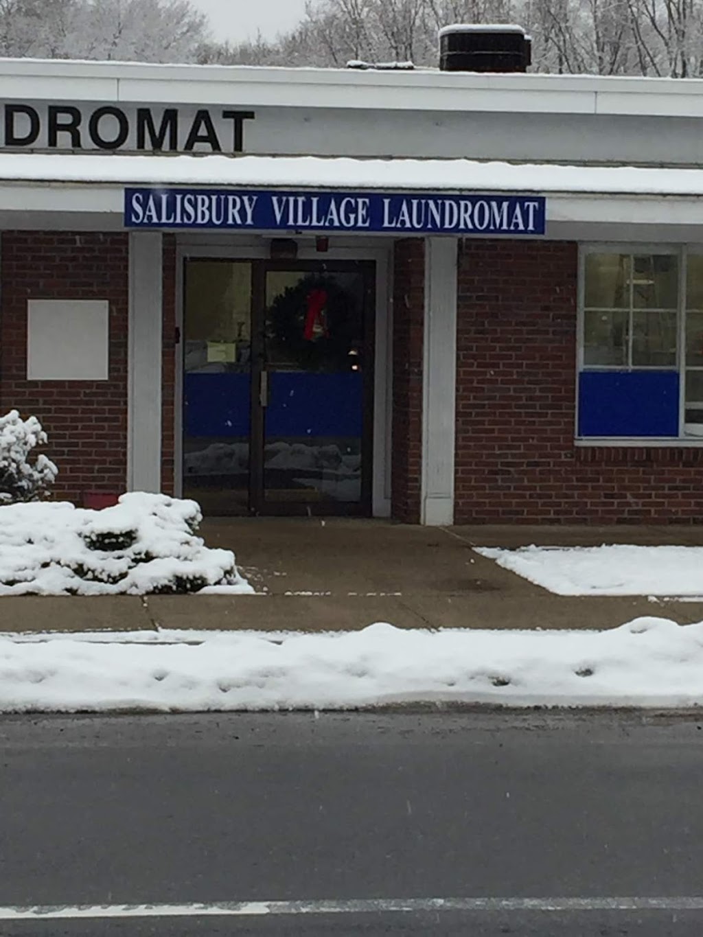 Salisbury Village Laundromat & Simply Sharp Knife & Scissor Sharpening Service | 6 Elm St, Salisbury, MA 01952, USA | Phone: (978) 572-5912